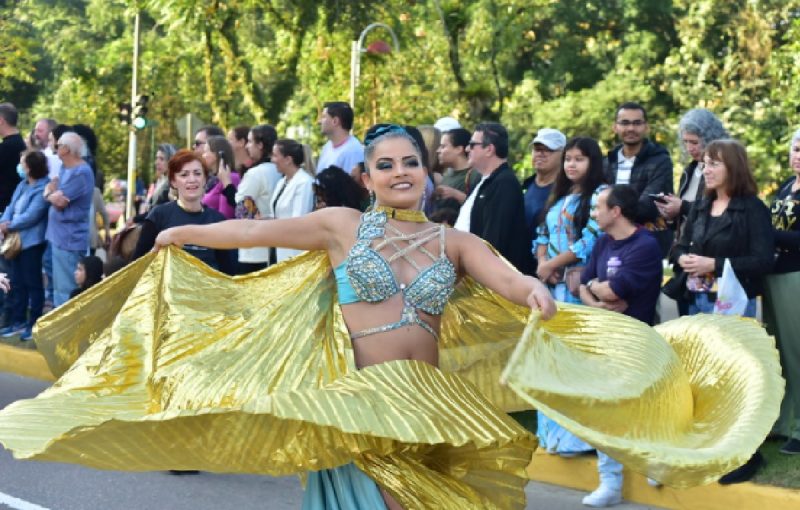 Bailarina durante evento Dance Parade em Joinville 