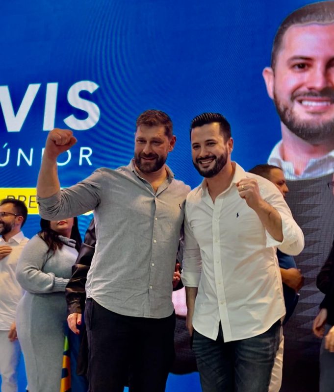 Eleições 2024: foto mostra Adriano Pivotto e Clóvis Júnior durante convenção em Itapema 