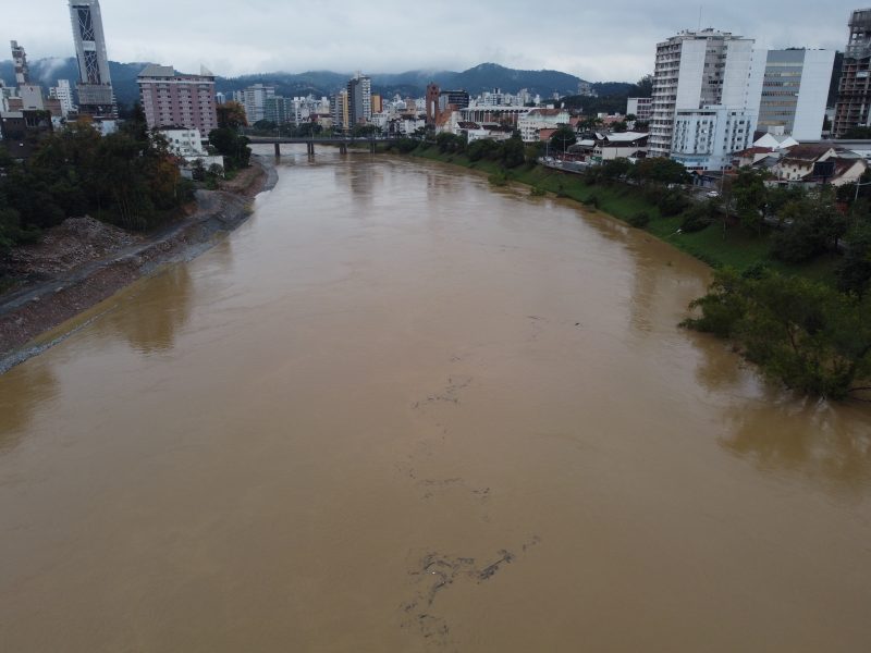 corpos no rio itajaí-açu são encontrados em blumenau