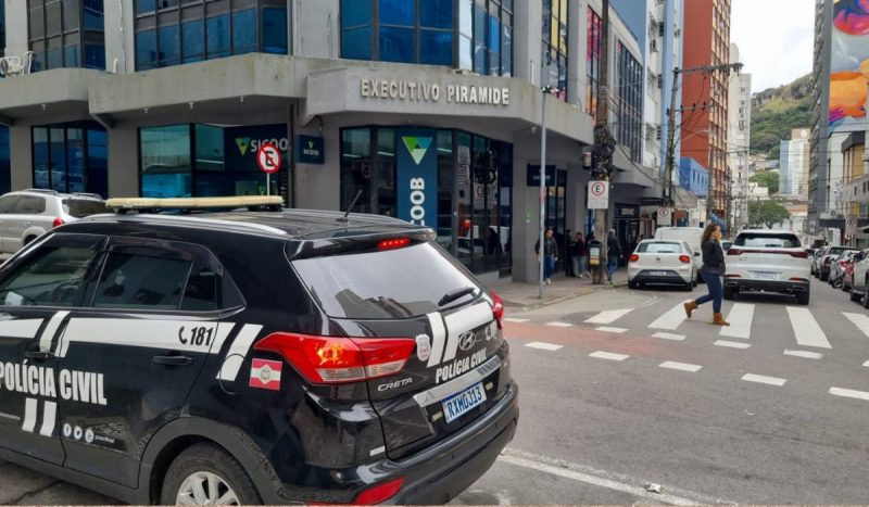 Caso ocorreu em frente a agência bancária no Centro de Florianópolis
