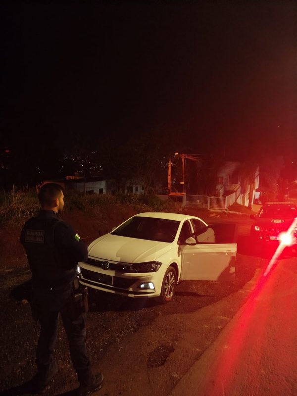 Família que viveu momentos de tensão teve carro roubado durante ação criminosa