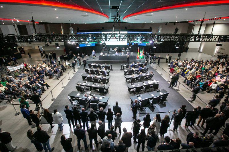 Deputados aprovam multa por uso de drogas em espaços públicos em SC