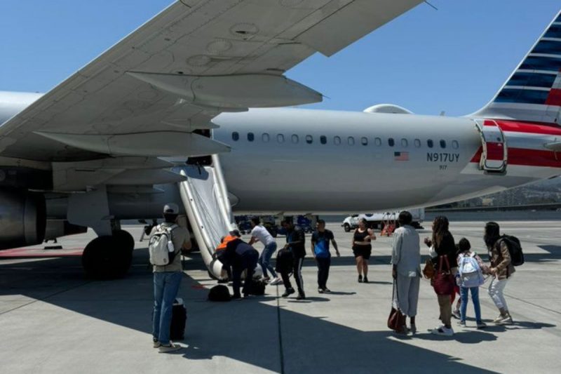 Avião da American Airlines evacuado devido a fumaça em uma das malas