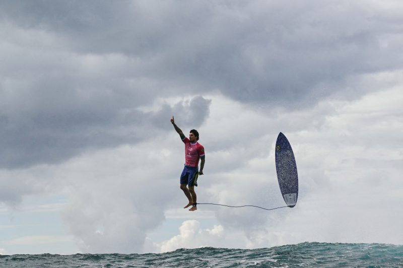 Gabriel Medina quase tira 10 e sai do tubo em 'foto perfeita' nas ...