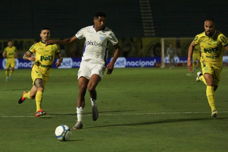 Garcez teve boa atuação pelo Avaí contra o Mirassol