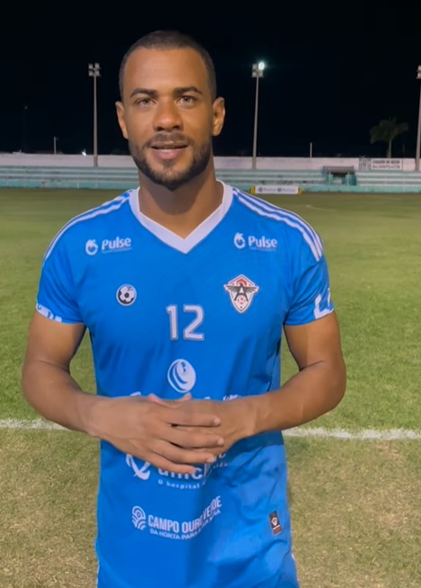 Goleiro Jonh Wilquer em entrevista após marcar o gol de bicicleta que classificou o Atlético-CE na Série D do Brasileiro