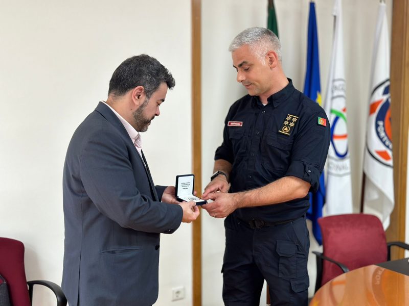 Secret&aacute;rio de Estado de Planejamento, Edgard Usuy, recebe lembran&ccedil;a em nome da ANEPC – Foto: Fabiane Paza/ NDTV/ Reprodu&ccedil;&atilde;o/ ND