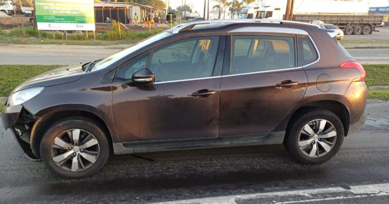 Condutor do autom&oacute;vel saiu ileso do acidente de tr&acirc;nsito – Foto: Divulga&ccedil;&atilde;o/PRF/ND