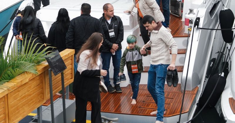 Funcion&aacute;rio leva fam&iacute;lia para ‘open house’ de iates de luxo – Foto: Camilla Carniel