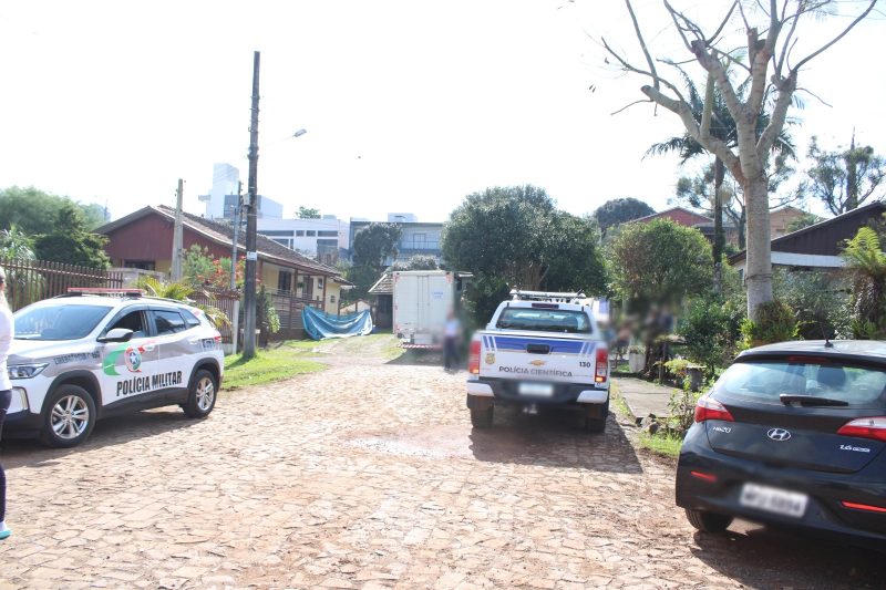 A idosa trabalhava na máquina de fazer cordão e teve o braço puxado. – Foto: Polícia Científica/Divulgação/ND