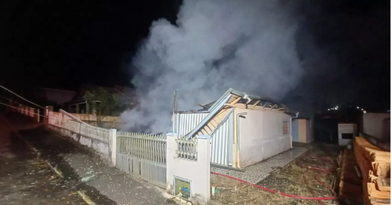 casa que pegou fogo após incêndio em Salete