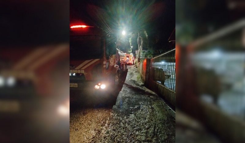 Incêndios em Florianópolis e São José mobilizaram Corpo de Bombeiros, entre a noite dessa terça (16) e madrugada de quarta-feira (17)