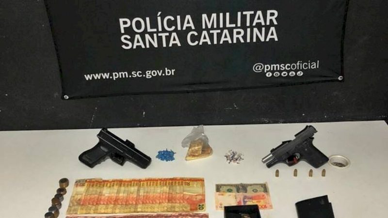 Além das drogas, 11 armas de fogo foram apreendidas e 123 pessoas foram detidas - Foto: Divulgação/PMSC