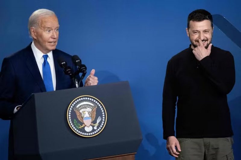 Joe Biden ao lado de Zelensky 