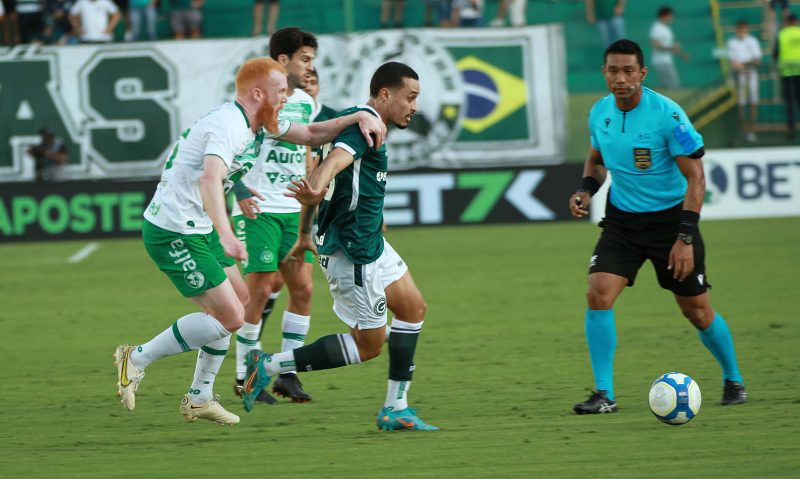 Segundo tempo foi movimentado na Serrinha e terminou com vitória dos catarinenses &#8211; Foto: Rosiron Rodrigues &#8211; Goiás E.C