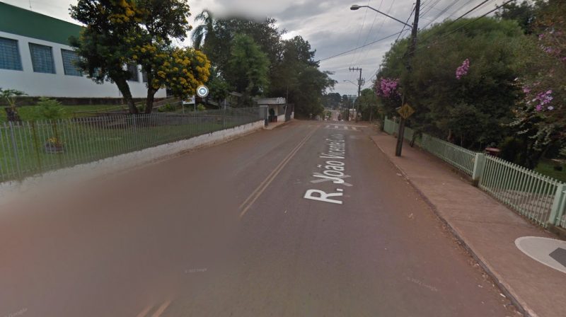 Jovem foi esfaqueado em frente a uma escola no Distrito de Marechal Bormann