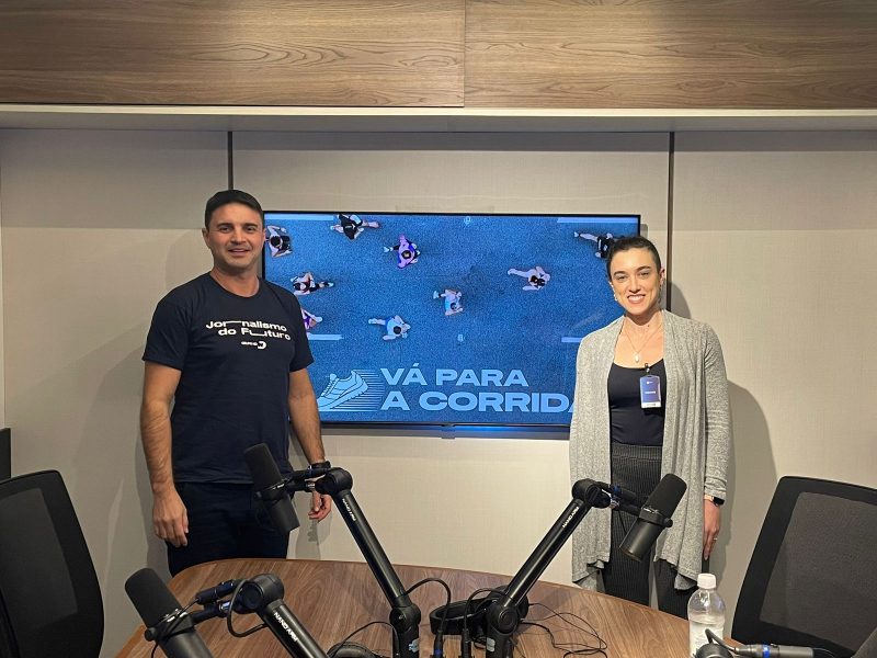 Henrique Zanotto e Laís Smeha no podcast Vá Para a Corrida