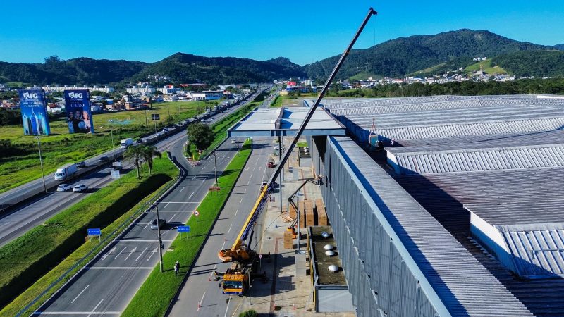 Instalação da maior usina solar em telhado de Santa Catarina