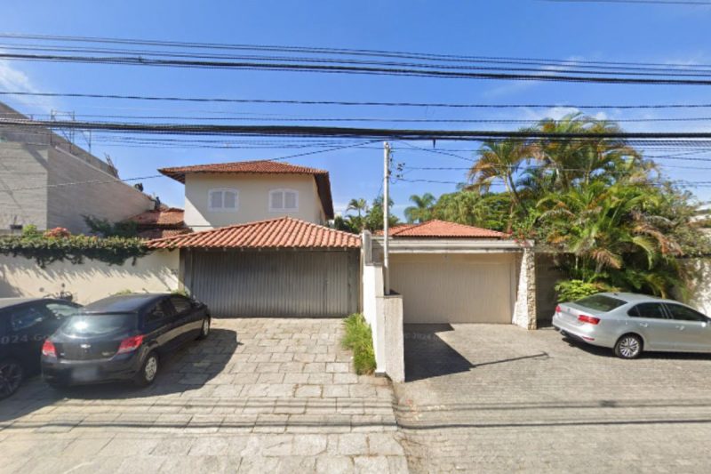 Mansão em bairro nobre onde idoso foi encontrado amarrado e morto