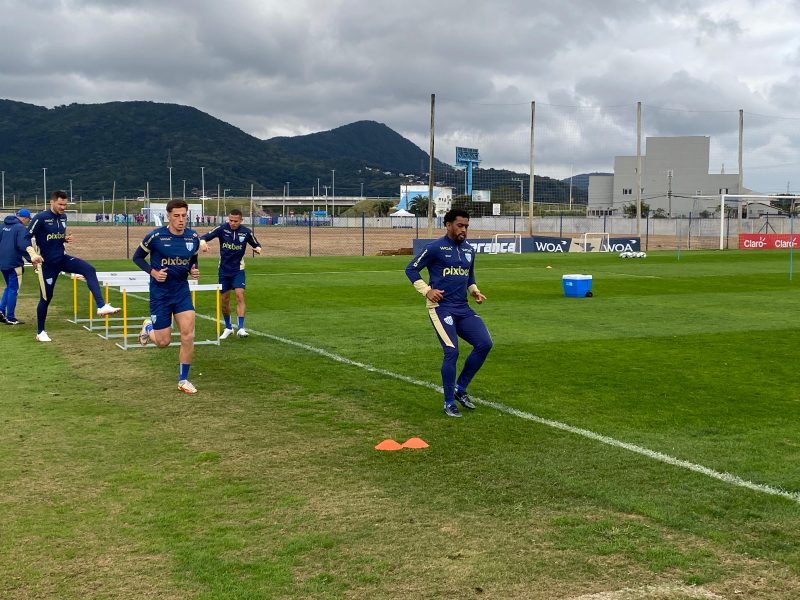 Marcos Vinícius retornou aos treinos após se recuperar de pancada no pé