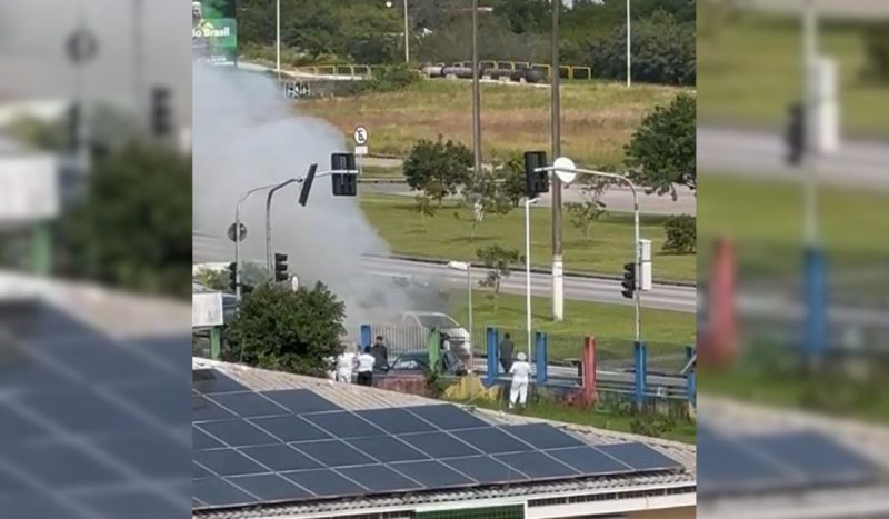 Motocicleta pega fogo após acidente na Via Expressa Sul, em Florianópolis