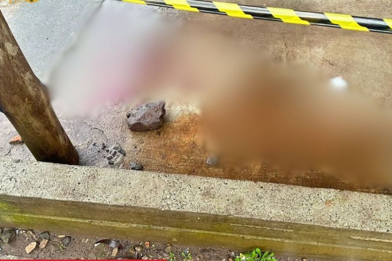 facadas e pedrada Momem morre após facadas e pedrada em bar de SC