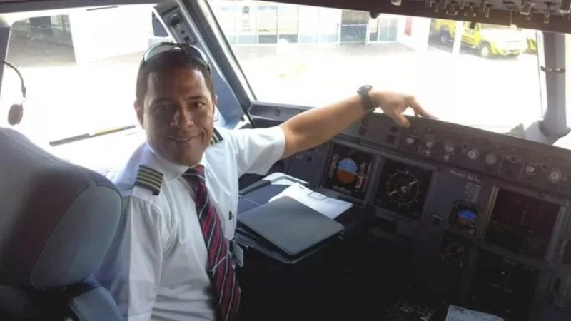 Antonio Maranhão na cabine de piloto