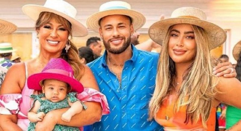 Neymar, a m&atilde;e Nadine e Rafaella, irm&atilde; do craque – Foto: Reprodu&ccedil;&atilde;o/Instagram/ND