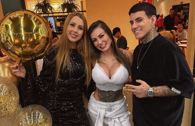 Nora de Andressa Urach, Gabi, ao lado da sogra e do namorado