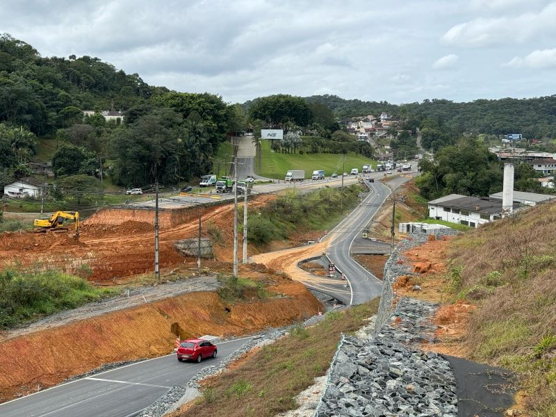 Trecho da BR-470 em Blumenau que passa por obras de duplicação