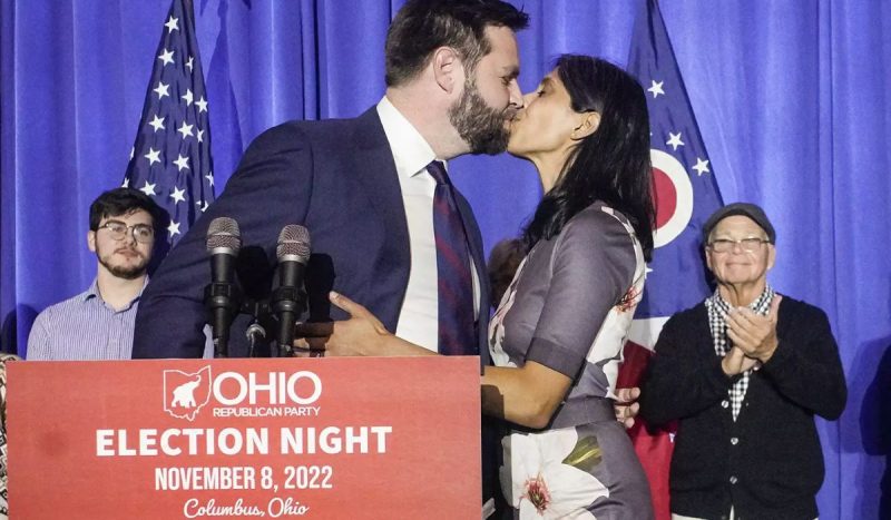 Juntos desde 2014, o casal tem três filhos