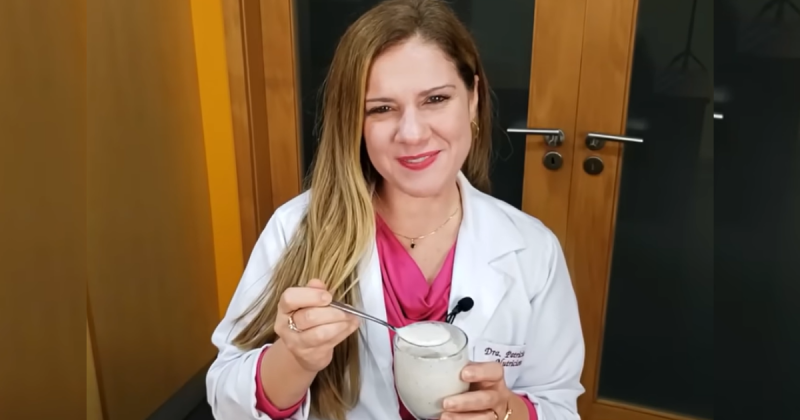 Nutricionista Patrícia Leite com mousse na mão