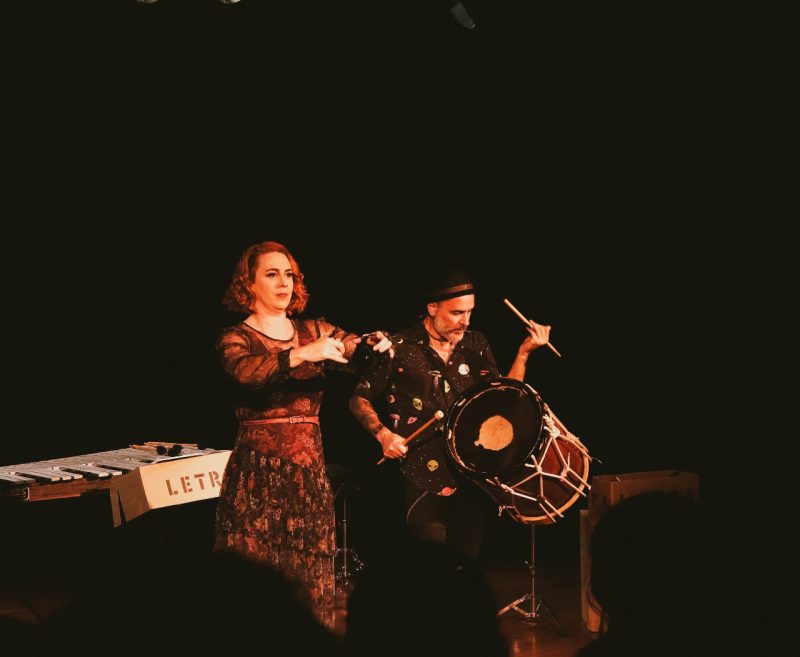 O Consonante Duo levar&aacute; seu recital “Palavra Percussiva” para 17 cidades de Santa Catarina, iniciando nesta ter&ccedil;a (02) em Blumenau – Foto: Divulga&ccedil;&atilde;o