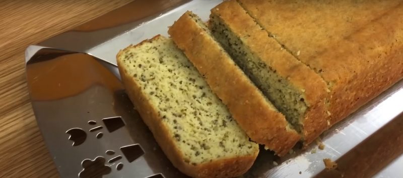 Pão low carb servido na mesa 