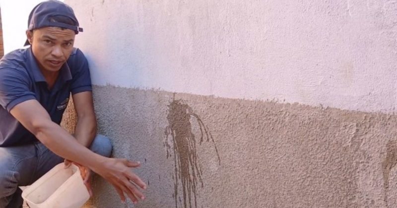 Pedreiro ensina a proteger pé da parede