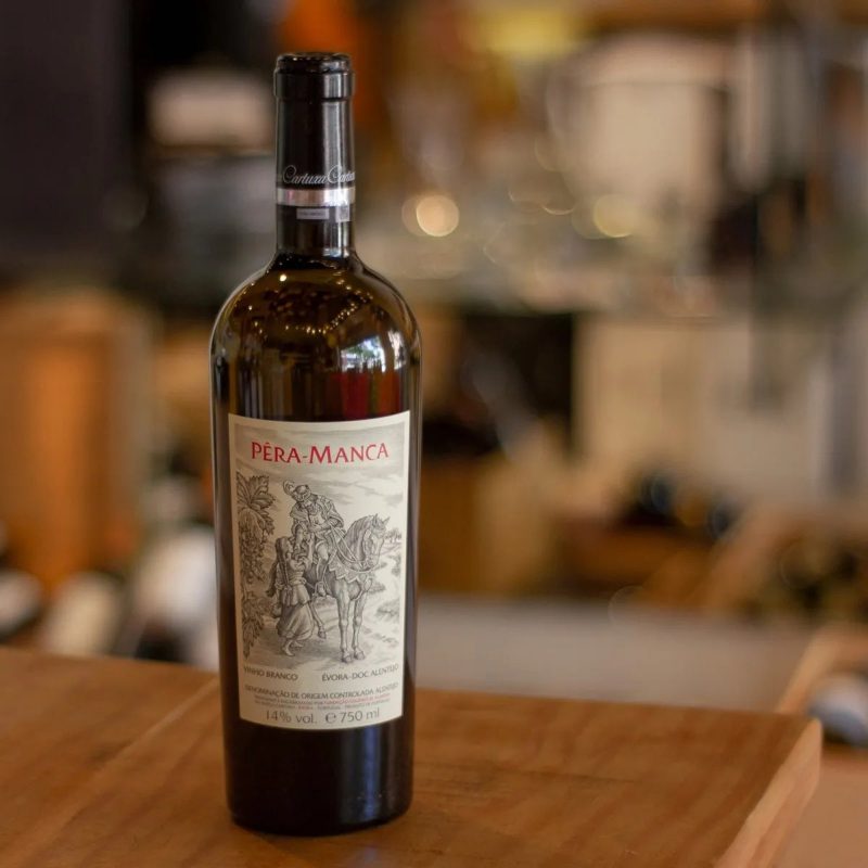 Garrafa de vinho branco da Pedra Manca 