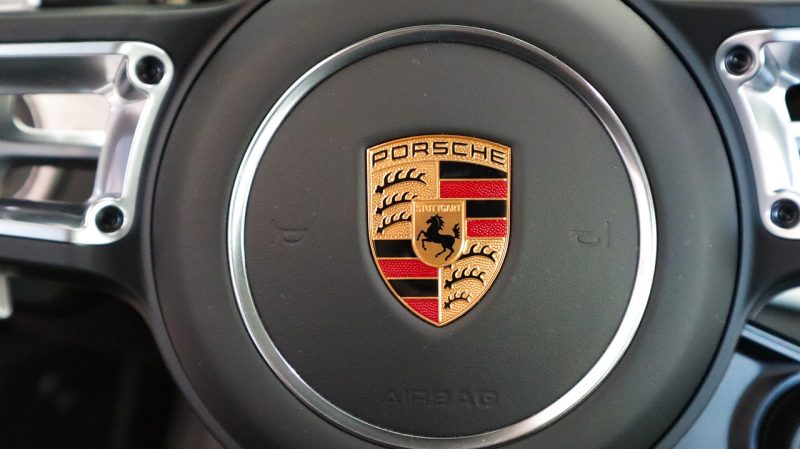 Volante de Porsche, carro de luxo