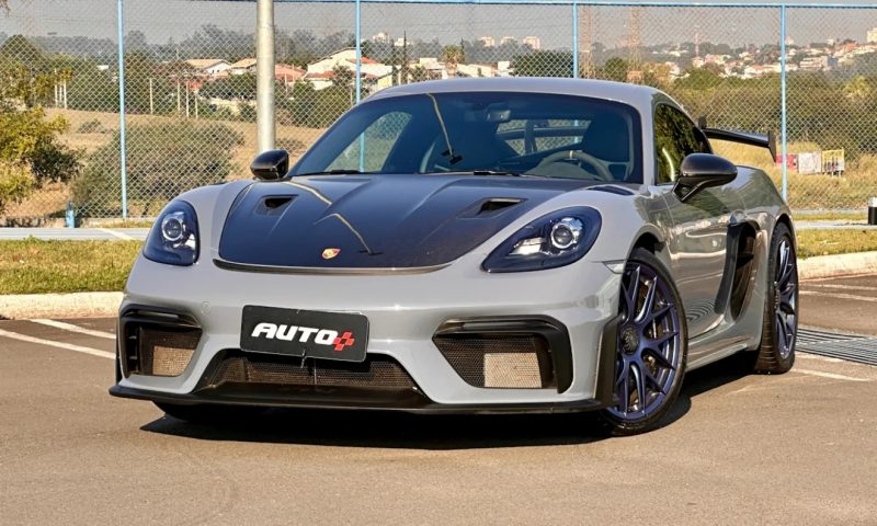 Imagem de um Porsche 718 GT4 RS cinza na pista