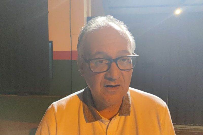 prefeito de Pinhalzinho, Mário Afonso Woitexem falou na porta do presídio 