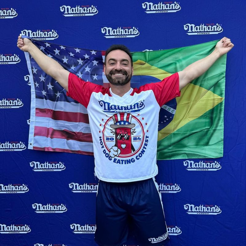 Ricardo vai participar de prova de comer cachorro-quente