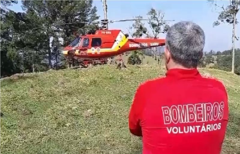 Bombeiro voluntário e aeronave com homem ferido em Pomerode 