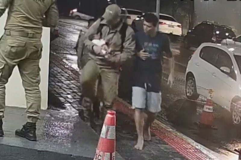 Recém-nascido foi salvo por policiais 