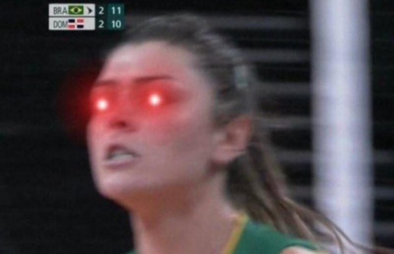 Jogadora catarinense Rosamaria aparece em meme na web com "sangue nos olhos" em jogo