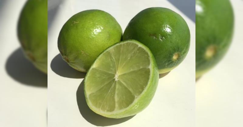 dois limões e um limão aberto