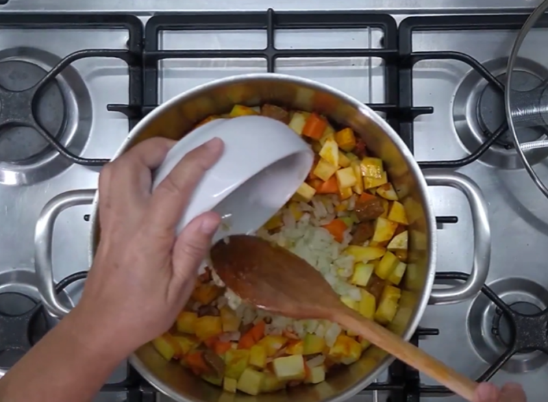 Sopa quente de feijão