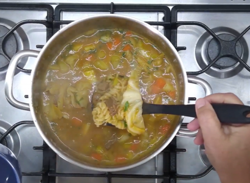 Sopa quente de feijão