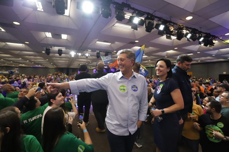 Topázio Neto (PSD) e Maryanne Mattos (PL) confirmados como pré-candidatos a prefeito e vice de Florianópolis