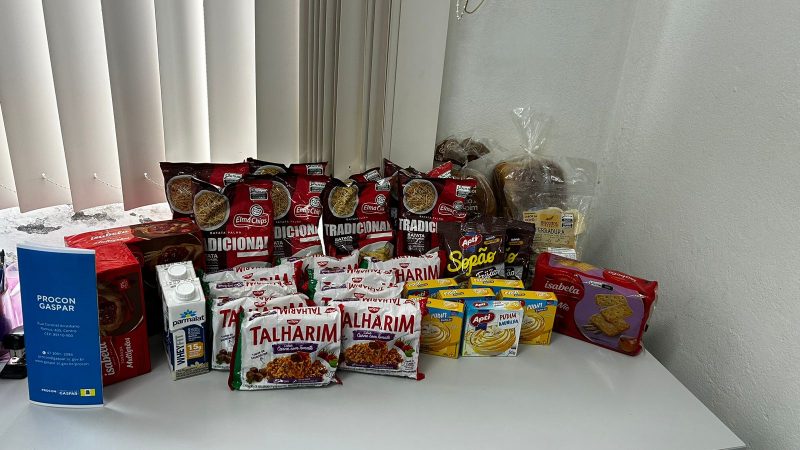 Alimentos vencidos recolhidos pelo Procon em Gaspar