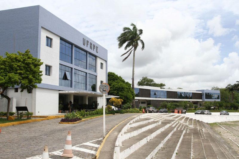 Ex-aluno armado teria ameaçado professores e estudantes em universidade de Pernambuco - Foto: Reprodução/Diário de Pernambuco/ND