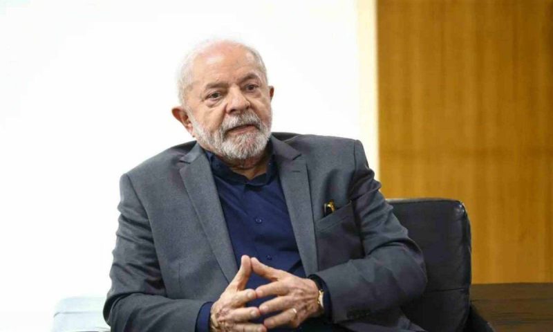 Lula prometeu gás de cozinha gratuito em entrevista